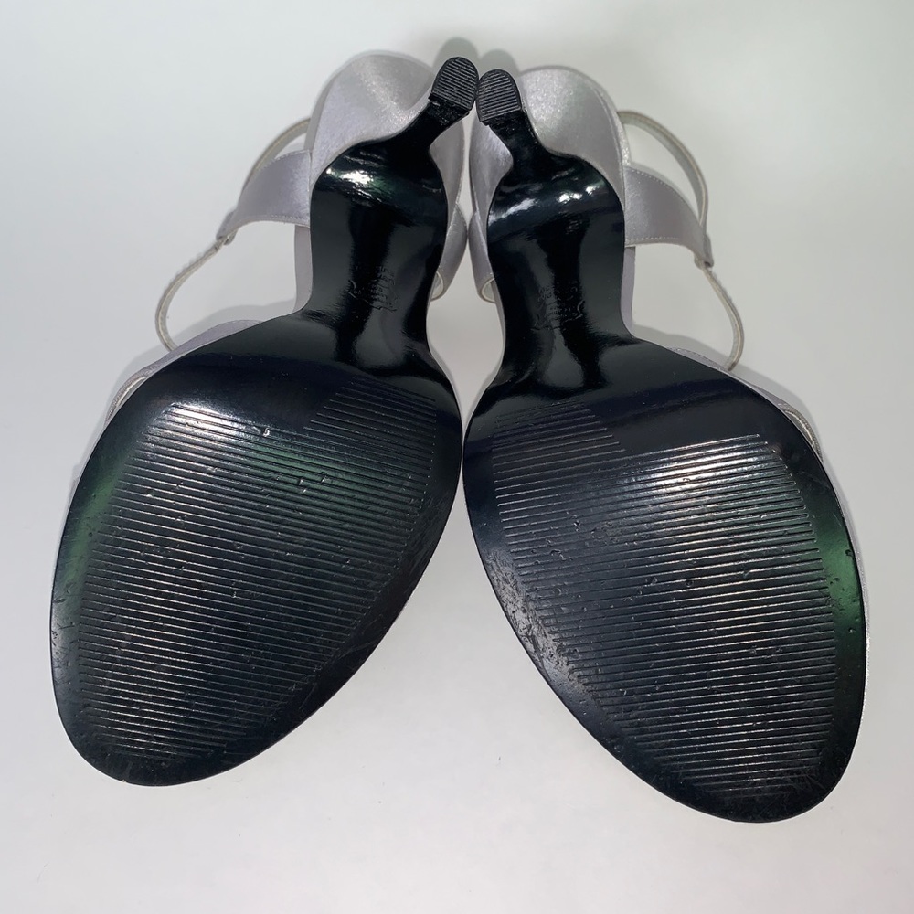 Silver Heels - Picture 4 of 4